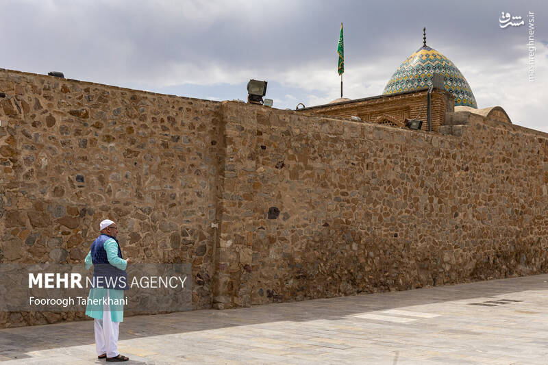 آرامگاه بی بی شهربانو بر فراز صخرهای کوهستانی در دامنه جنوبی کوه بی بی شهربانو در محوطهای با دیوار سنگی است. بر اساس باور اهالی منطقه، «شهربانو» همسر امام حسین (ع) است آرامگاه بی بی شهربانو بر فراز صخرهای کوهستانی در دامنه جنوبی کوه بی بی شهربانو در محوطهای با دیوار سنگی است. بر اساس باور اهالی منطقه، «شهربانو» همسر امام حسین (ع) است