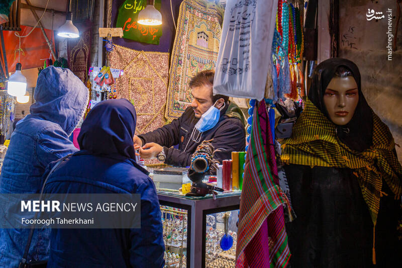 بازار تاریخی ری،که در شمال حرم حضرت عبدالعظیم حسنی (ع)، یکی از مراکزفروش اقلام مذهبی است بازار تاریخی ری،که در شمال حرم حضرت عبدالعظیم حسنی (ع)، یکی از مراکزفروش اقلام مذهبی است