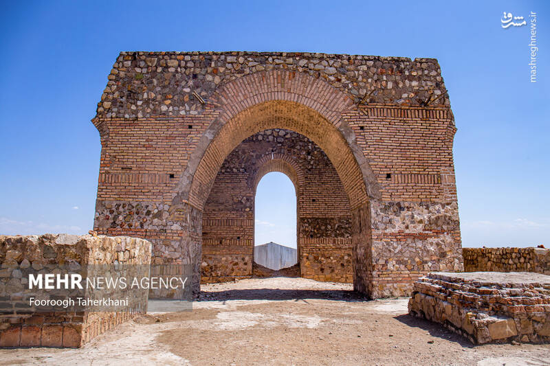 آتشکده بهرام، آتشکده ری یا تپه میل از آثار دوران ساسانیان است که در ۱۲ کیلومتری جنوبشرقی شهر ری آتشکده بهرام، آتشکده ری یا تپه میل از آثار دوران ساسانیان است که در ۱۲ کیلومتری جنوبشرقی شهر ری