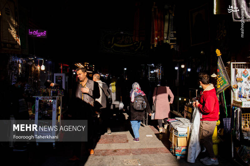 بازار تاریخی ری،که در شمال حرم حضرت عبدالعظیم حسنی (ع) قرار گرفته است. این بازار به دستور «امیرکبیر» بازسازی شده است بازار تاریخی ری،که در شمال حرم حضرت عبدالعظیم حسنی (ع) قرار گرفته است. این بازار به دستور «امیرکبیر» بازسازی شده است