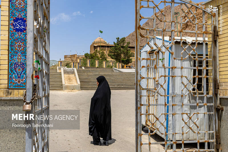 آرامگاه بی بی شهربانو بر فراز صخرهای کوهستانی در دامنه جنوبی کوه بی بی شهربانو در محوطهای با دیوار سنگی است. بر اساس باور اهالی منطقه، «شهربانو» همسر امام حسین (ع) است آرامگاه بی بی شهربانو بر فراز صخرهای کوهستانی در دامنه جنوبی کوه بی بی شهربانو در محوطهای با دیوار سنگی است. بر اساس باور اهالی منطقه، «شهربانو» همسر امام حسین (ع) است