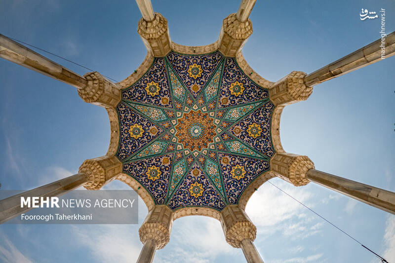 آرامگاه میرزا ابوالحسن طباطبایی زواره متخلص به «جلوه»، فیلسوف و عارف ایرانی دوره ناصرالدینشاه قاجار آرامگاه میرزا ابوالحسن طباطبایی زواره متخلص به «جلوه»، فیلسوف و عارف ایرانی دوره ناصرالدینشاه قاجار