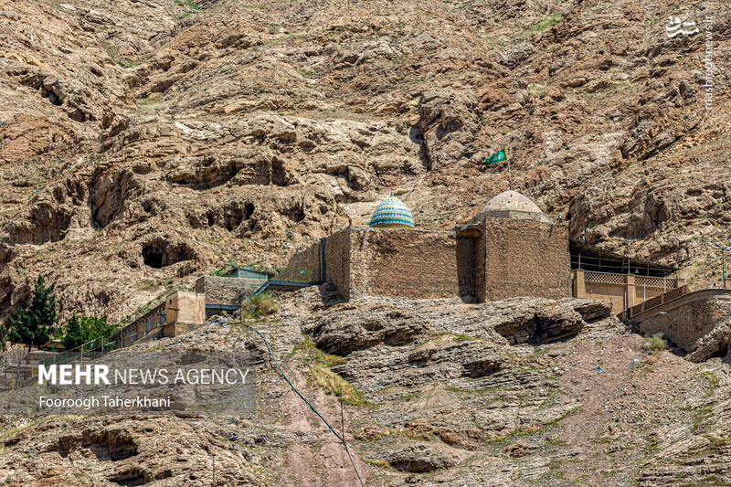 به دلیل قرارگرفتن آرامگاه بی بی شهربانو بر فراز کوه، مجاورت آن با چشمه،اختصاص زیارت آن به زنان در برخی دورهها، بعضی بر این عقیدهاند که این بنا در اصل از نیایشگاههای آناهیتا، الهه آبها و باروری و از پرستشگاههای زردشتیان پیش از اسلام بوده است به دلیل قرارگرفتن آرامگاه بی بی شهربانو بر فراز کوه، مجاورت آن با چشمه،اختصاص زیارت آن به زنان در برخی دورهها، بعضی بر این عقیدهاند که این بنا در اصل از نیایشگاههای آناهیتا، الهه آبها و باروری و از پرستشگاههای زردشتیان پیش از اسلام بوده است