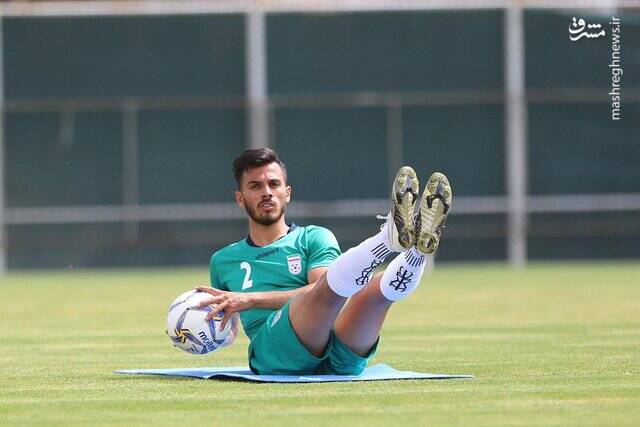 بازیکن فرهاد مجیدی به داد نکونام رسید