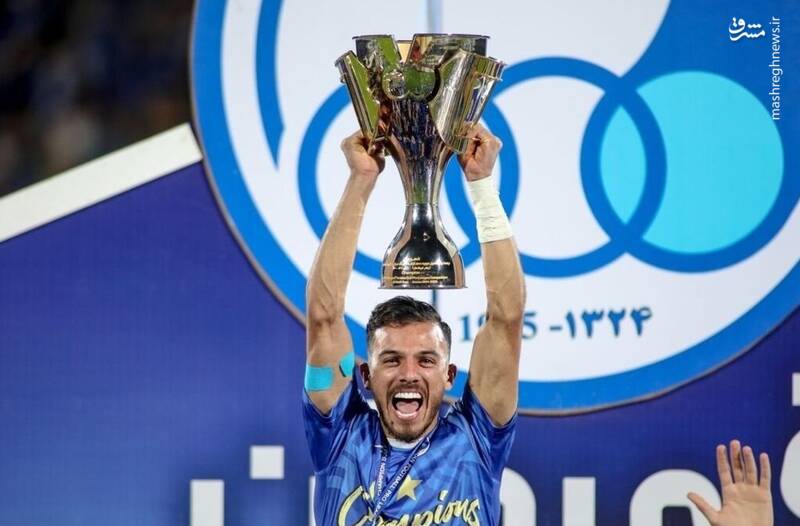 بازیکن فرهاد مجیدی به داد نکونام رسید