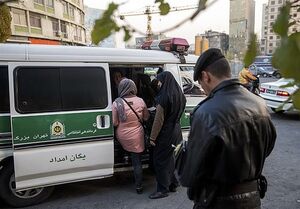 توضیحات پلیس درباره پوشاندن یک زن با پتو