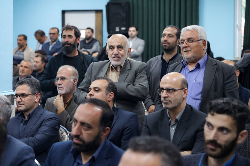 عکس/ نشست رئیسی با فعالان عرصه تولید مازندران