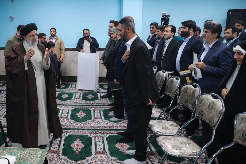 عکس/ نشست رئیسی با فعالان عرصه تولید مازندران