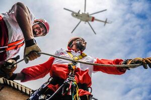 فیلم/ پیوستن کوهنوردان به گروه‌های امدادی در محل حادثه سقوط بالگرد رئیس جمهور