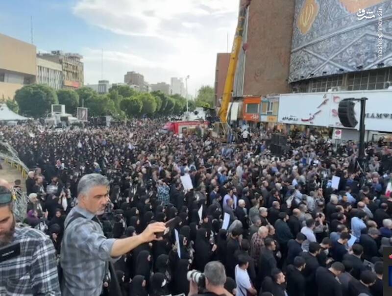 اجتماع مردم تهران در پاسداشت شهدای خدمت در میدان ولیعصر +عکس و فیلم