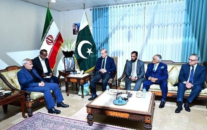 حضور رئیسجمهور پاکستان در مراسم خاکسپاری شهید رئیسی