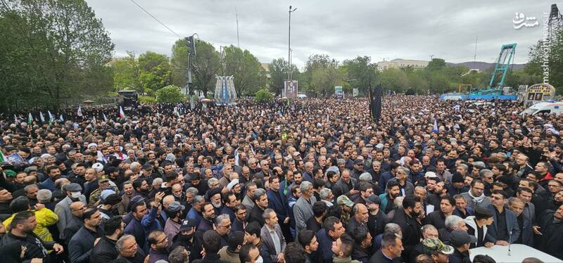 وداع آخر آذریها با رئیس جمهور شهید/ حماسه مردم تبریز در بدرقه شهدای خدمت +عکس و فیلم