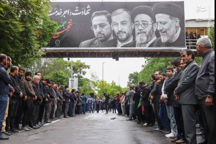 وداع آخر آذری‌ها با رئیس جمهور شهید/ حماسه مردم تبریز در بدرقه شهدای خدمت +عکس و فیلم