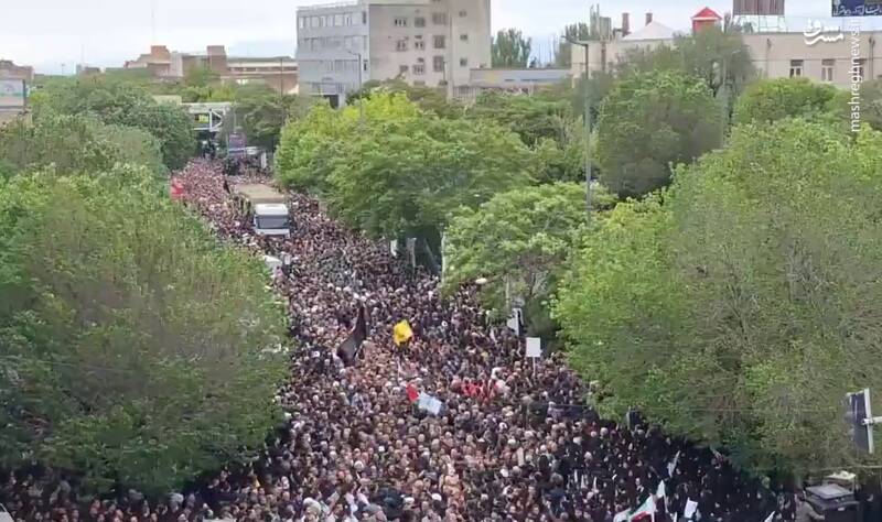 وداع آخر آذریها با رئیس جمهور شهید/ حماسه مردم تبریز در بدرقه شهدای خدمت +عکس و فیلم