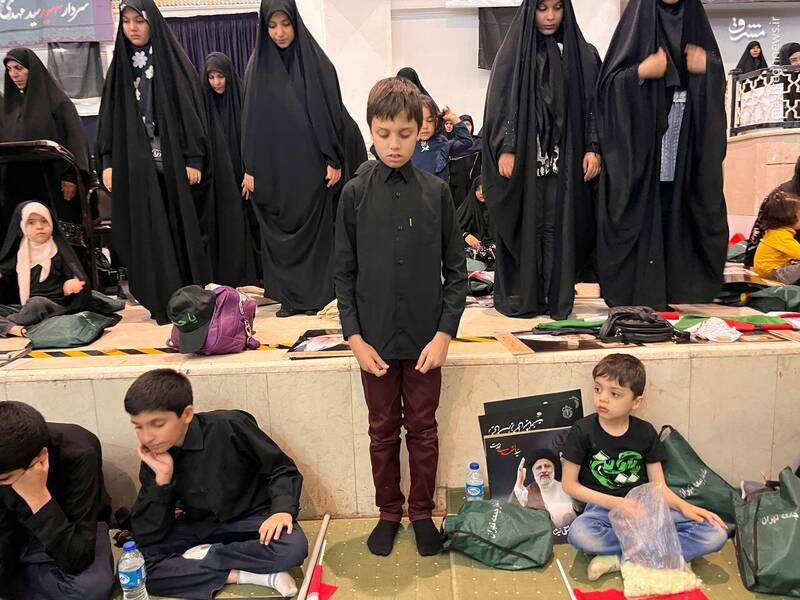 آغاز مراسم وداع با «شهدای خدمت» در مصلای امام خمینی(ره)