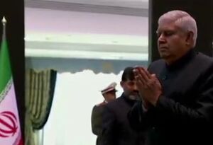 فیلم/ ادای احترام معاون رئیس‌جمهور هند به پیکر شهید جمهور