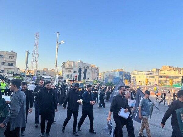 لحظه به لحظه با تشییع رئیس جمهور و شهدای خدمت در تهران / سیل عظیم مردم در خیابان انقلاب روان است + عکس و فیلم 2