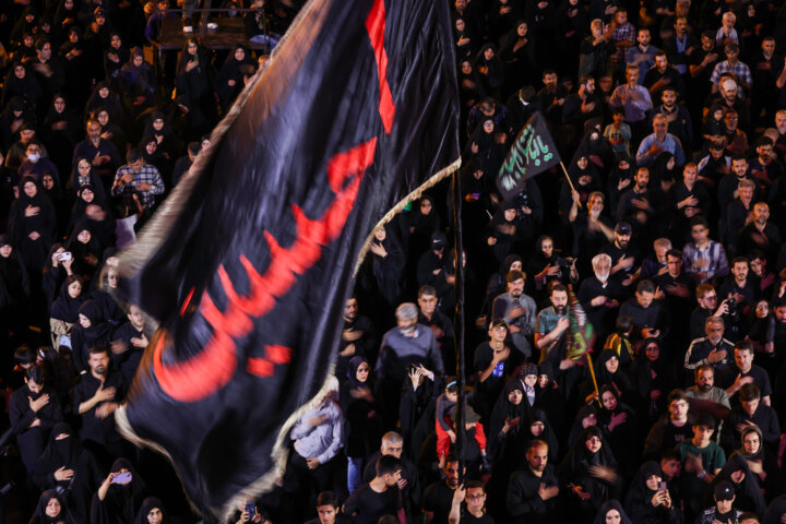 میدان امام حسین(ع) میزبان آئین شام غریبان شهدای خدمت +عکس و فیلم