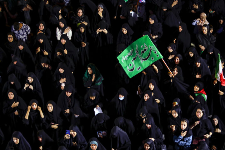 میدان امام حسین(ع) میزبان آئین شام غریبان شهدای خدمت +عکس و فیلم