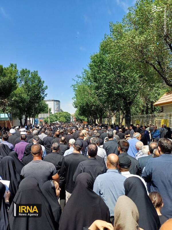 عکس/ بدرقه پیکر سردار شهید مهدی موسوی از فلکه سوم دولت آباد