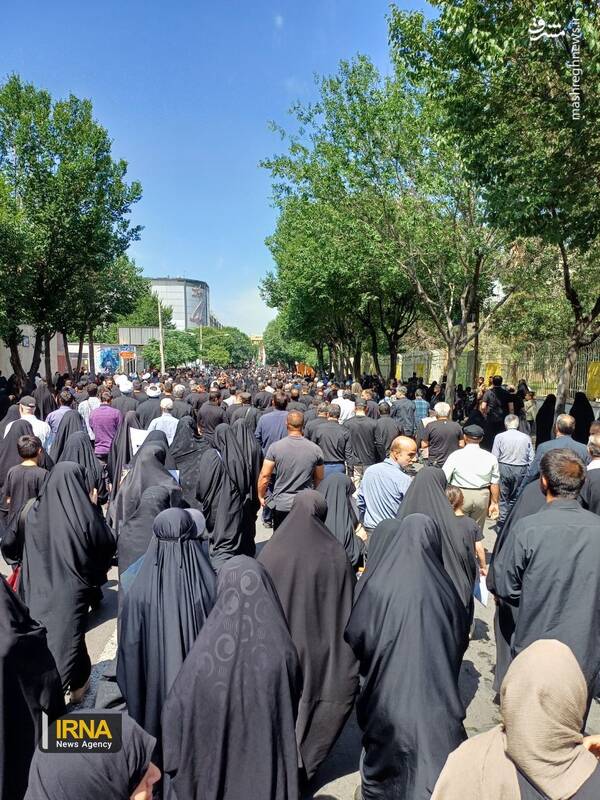 عکس/ بدرقه پیکر سردار شهید مهدی موسوی از فلکه سوم دولت آباد