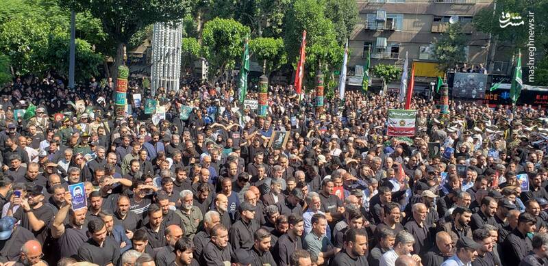 وداع مردم تهران با محافظ شخصیت نظام/ خداحافظ آقای محافظ!/ پیکر شهید موسوی در حرم عبدالعظیم حسنی(ع) آرام گرفت + عکس و فیلم