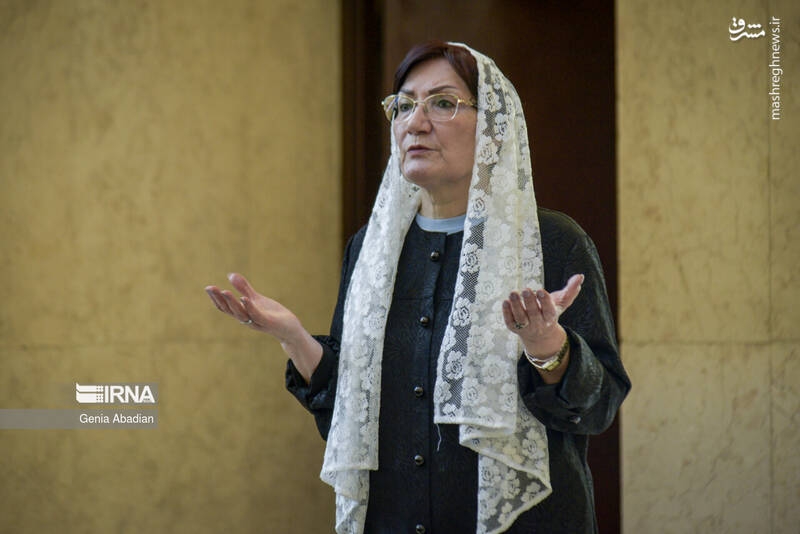 عکس/ ادای احترام و دعا برای رئیس جمهور شهید در کلیسای سرکیس