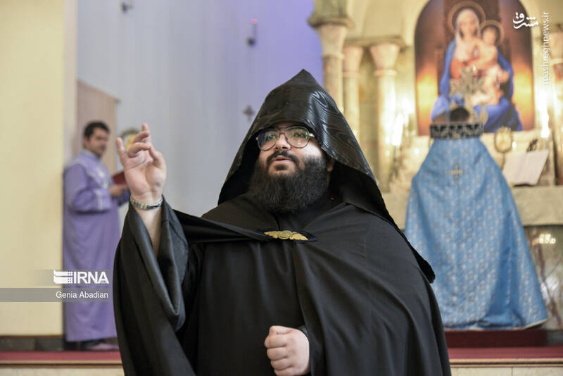 عکس/ ادای احترام و دعا برای رئیس جمهور شهید در کلیسای سرکیس