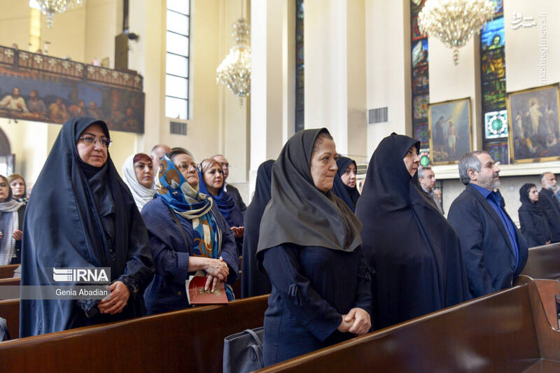 عکس/ ادای احترام و دعا برای رئیس جمهور شهید در کلیسای سرکیس
