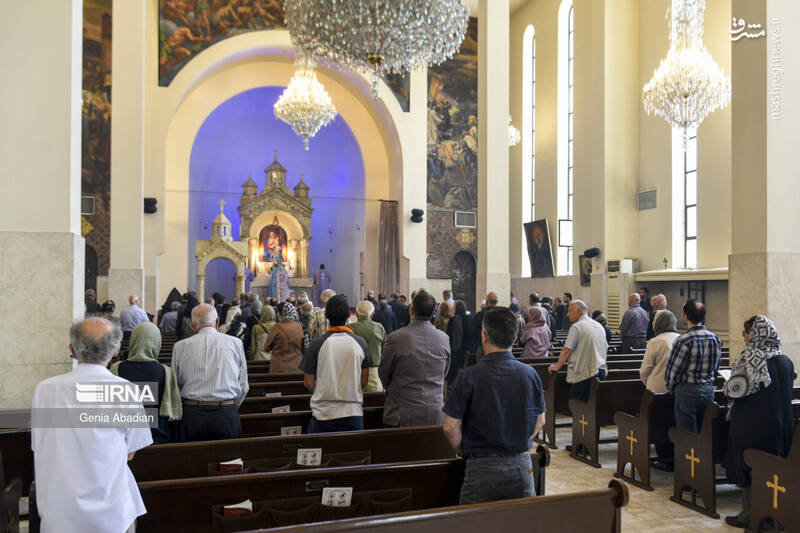 عکس/ ادای احترام و دعا برای رئیس جمهور شهید در کلیسای سرکیس
