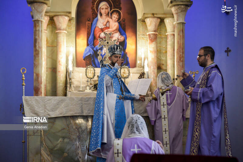 عکس/ ادای احترام و دعا برای رئیس جمهور شهید در کلیسای سرکیس