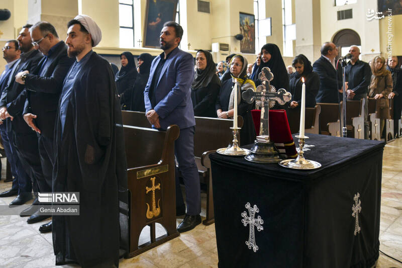 عکس/ ادای احترام و دعا برای رئیس جمهور شهید در کلیسای سرکیس