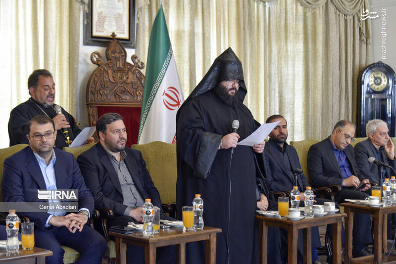 عکس/ ادای احترام و دعا برای رئیس جمهور شهید در کلیسای سرکیس