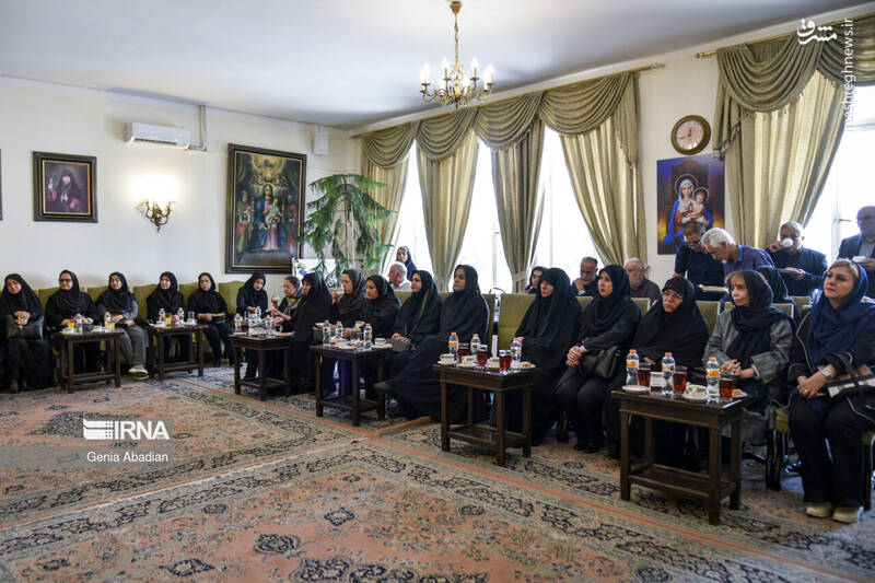 عکس/ ادای احترام و دعا برای رئیس جمهور شهید در کلیسای سرکیس