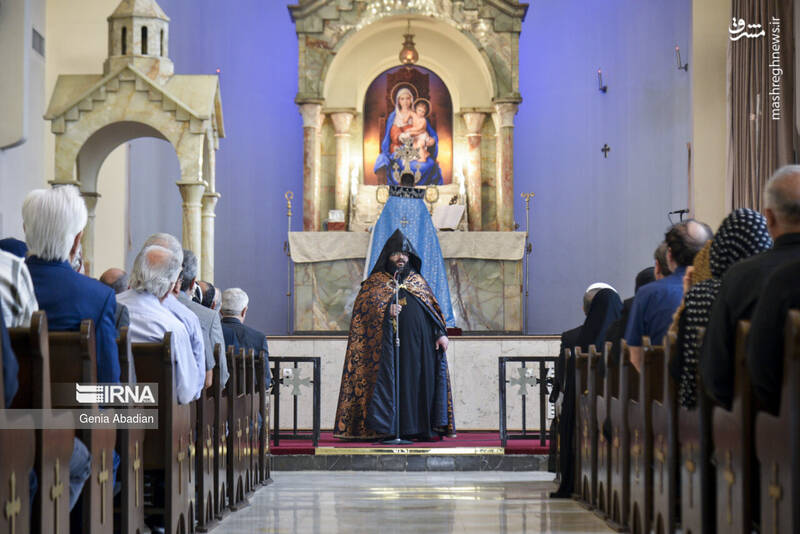 عکس/ ادای احترام و دعا برای رئیس جمهور شهید در کلیسای سرکیس