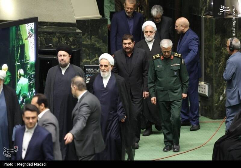 آغاز به کار اولین جلسه رسمی مجلس دوازدهم/ حضور جمعی از مقامات کشوری و لشکری/ منتخبان مجلس دوازدهم سوگند یاد کردند+ عکس و فیلم