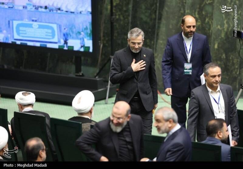 آغاز به کار اولین جلسه رسمی مجلس دوازدهم/ حضور جمعی از مقامات کشوری و لشکری/ منتخبان مجلس دوازدهم سوگند یاد کردند+ عکس و فیلم