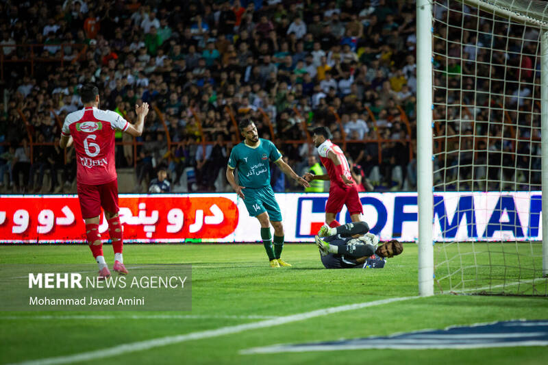 حضور ۶۰ تماشاگر دیگر چه صیغهای است؟/ استقلال هنوز شانس قهرمانی دارد