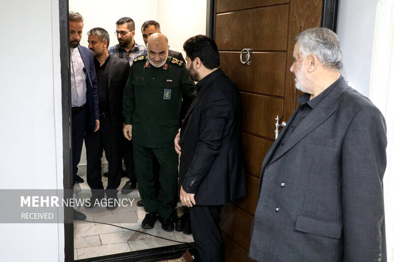 دیدار فرمانده کل سپاه با خانواده سردار شهید سید مهدی موسوی
