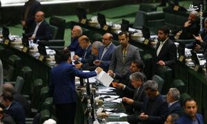 زیر پا گذاشتن تذکرات رهبر انقلاب در اولین روزهای مجلس دوازدهم / رادیکالیسم کور مقدمه انحراف است!