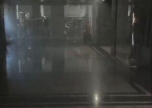 فیلم / آتش‌سوزی در مرکز خرید اوپال در سعادت‌آباد تهران