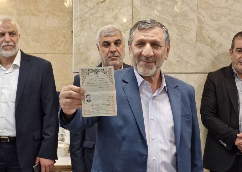 چه کسانی داوطلب کاندیداتوری انتخابات ریاست جمهوری شدهاند؟/ یک ارتشی نامزد انتخابات ۱۴۰۳ شد/ بازار داغ ثبتنام در روز چهارم/ ثبت نام ۲۰ کاندید تا پایان امروز +عکسوفیلم