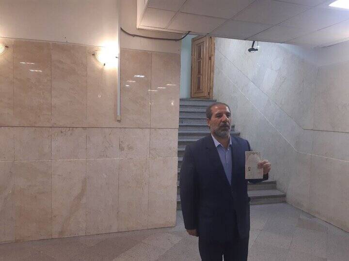 چه کسانی داوطلب کاندیداتوری انتخابات ریاست جمهوری شدهاند؟/ یک ارتشی نامزد انتخابات ۱۴۰۳ شد/ بازار داغ ثبتنام در روز چهارم/ ثبت نام ۲۰ کاندید تا پایان امروز +عکسوفیلم