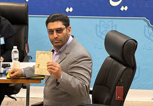 علی آذری در انتخابات ثبت نام کرد