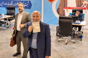 حسین گروسی در انتخابات ثبت نام کرد