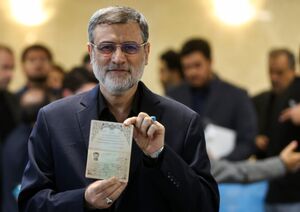 قاضی‌زاده هاشمی برای انتخابات ثبت نام کرد
