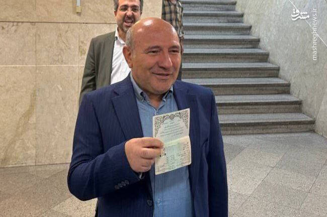 شلوغ ترین روز ستاد انتخابات/ قالیباف آمد /شمار کاندیدهای زن به چهار نفر رسید/ثبت داوطلبانی از وزیران فعلی و سابق تا نمایندگان ادوار/ ثبتنام۸۰ نفر قطعی شد +عکس و فیلم