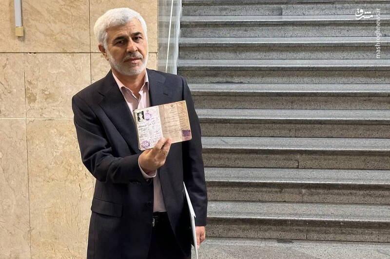 شلوغ ترین روز ستاد انتخابات/ قالیباف آمد /شمار کاندیدهای زن به چهار نفر رسید/ثبت داوطلبانی از وزیران فعلی و سابق تا نمایندگان ادوار/ ثبتنام۸۰ نفر قطعی شد +عکس و فیلم