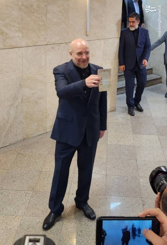 شلوغ ترین روز ستاد انتخابات/ قالیباف آمد /شمار کاندیدهای زن به چهار نفر رسید/ثبت داوطلبانی از وزیران فعلی و سابق تا نمایندگان ادوار/ ثبتنام۸۰ نفر قطعی شد +عکس و فیلم