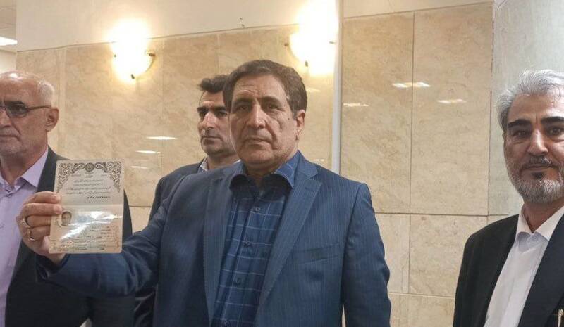 شلوغ ترین روز ستاد انتخابات/ قالیباف آمد /شمار کاندیدهای زن به چهار نفر رسید/ثبت داوطلبانی از وزیران فعلی و سابق تا نمایندگان ادوار/ ثبتنام۸۰ نفر قطعی شد +عکس و فیلم